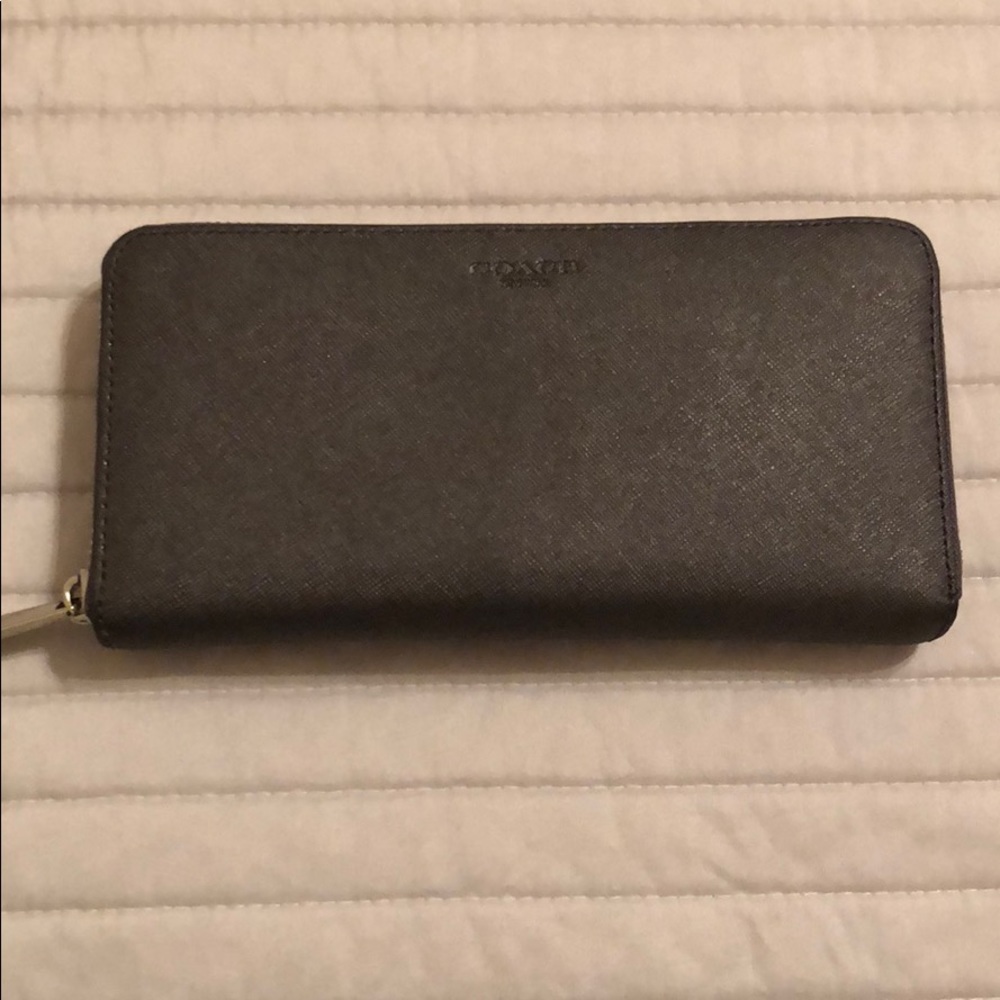 Coach Wallet - GUC